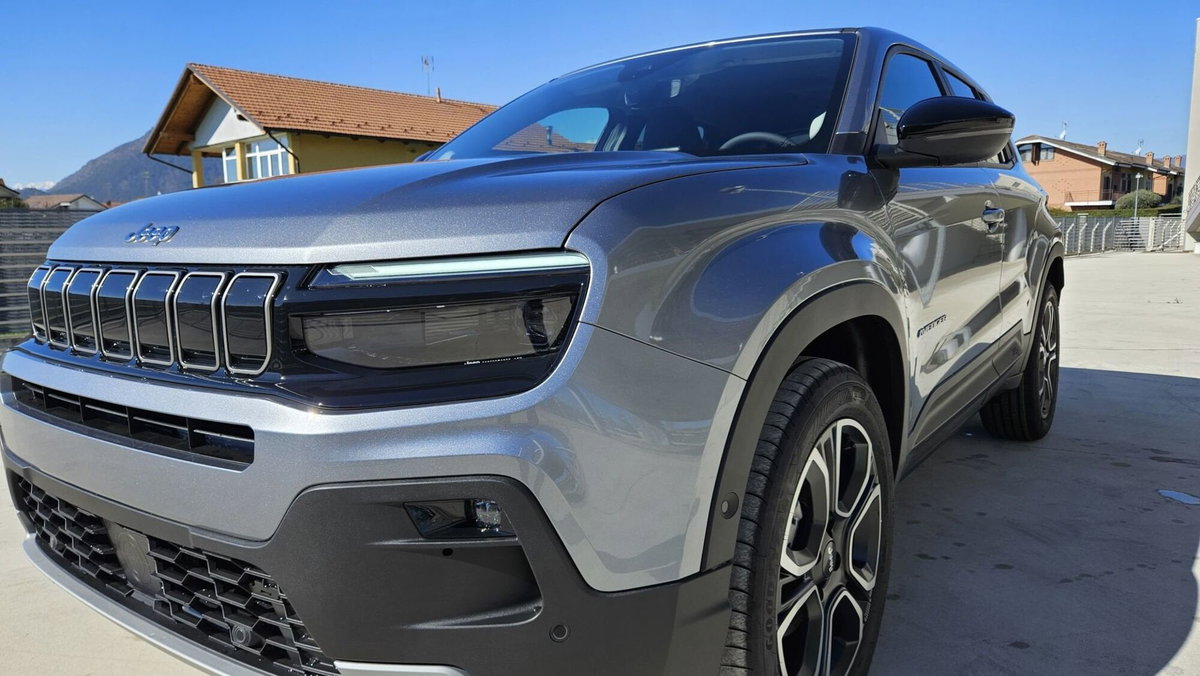 Jeep Avenger 1.2 turbo e-hybrid mhev Summit fwd 110cv edct6 (7)