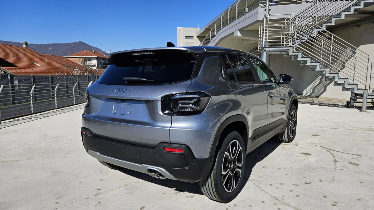 Jeep Avenger 1.2 turbo e-hybrid mhev Summit fwd 110cv edct6 (8)