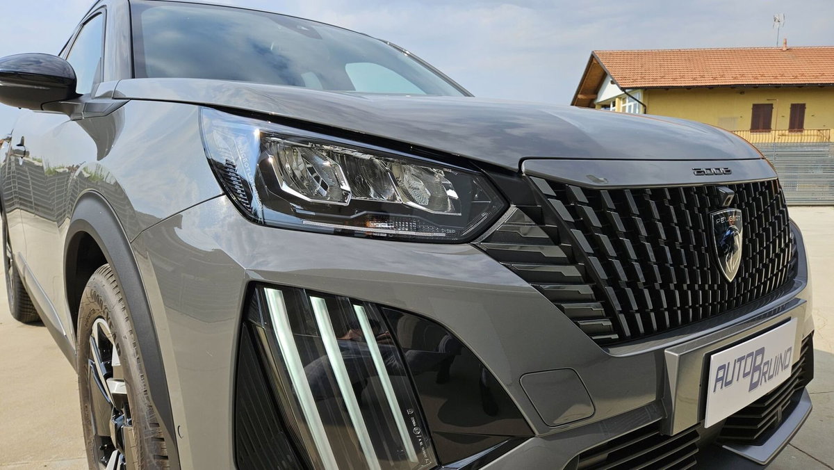 Peugeot 2008 1.2 hybrid Allure 145cv e-dcs6 (15)