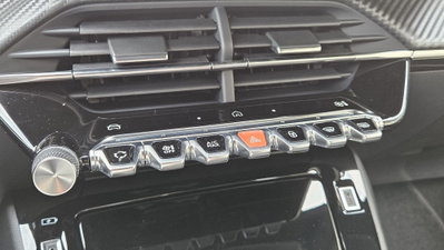 Peugeot 2008 1.2 hybrid Allure 145cv e-dcs6 (18)