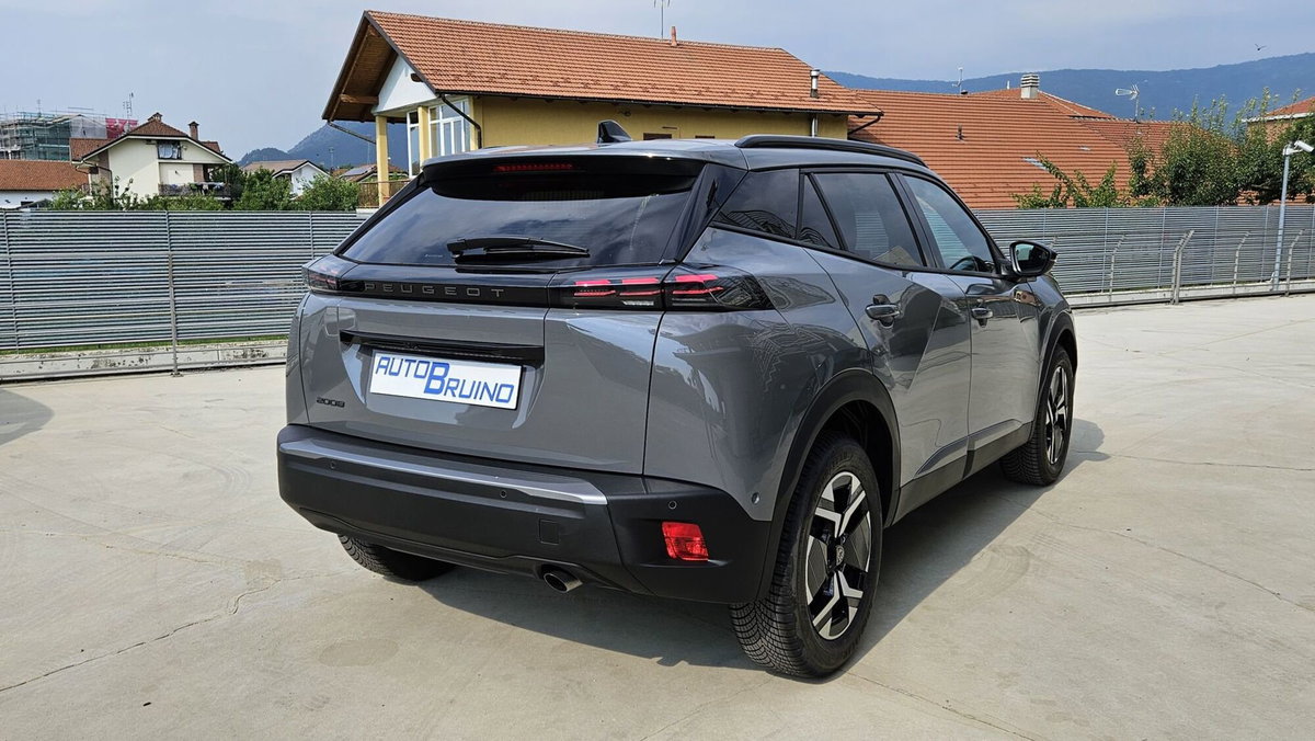 Peugeot 2008 1.2 hybrid Allure 145cv e-dcs6 (5)