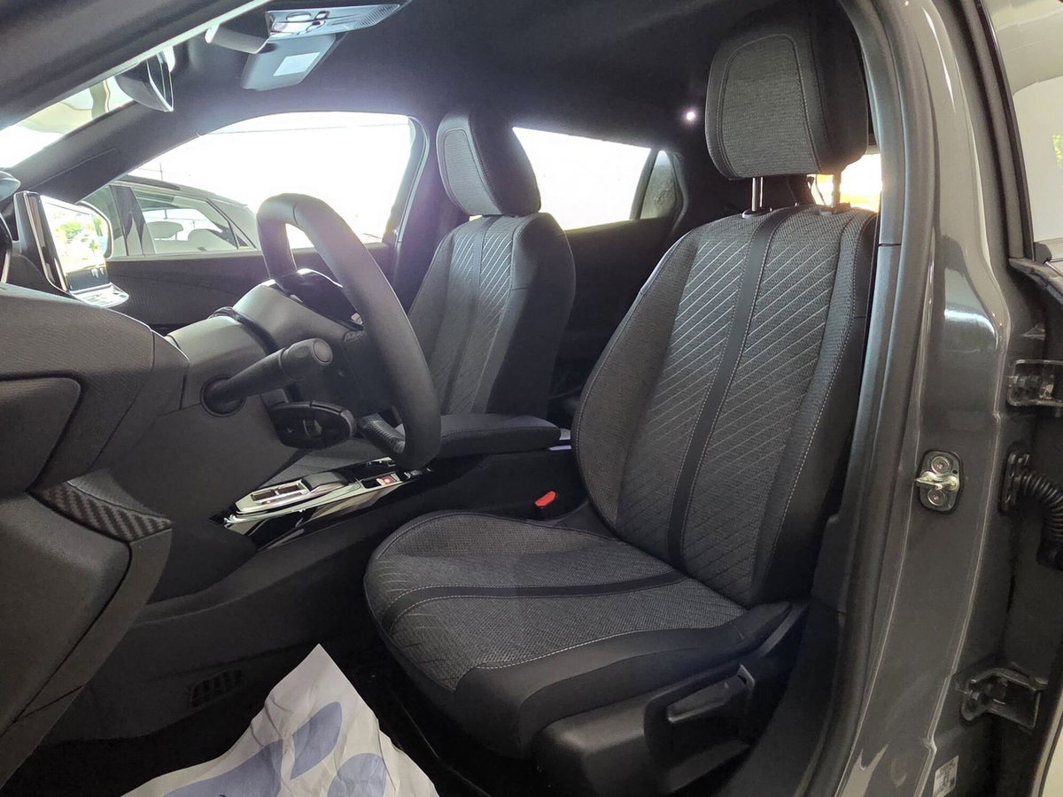 Peugeot 2008 1.2 hybrid Allure 145cv e-dcs6 (9)
