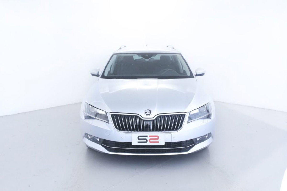 Skoda Superb Station Wagon 2.0 TDI 190 CV SCR DSG 4x4 Wagon Executive (2)