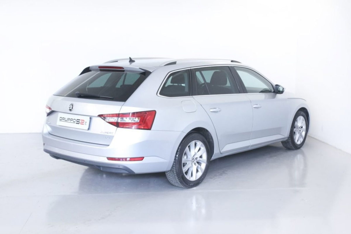 Skoda Superb Station Wagon 2.0 TDI 190 CV SCR DSG 4x4 Wagon Executive (4)