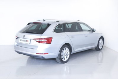 Skoda Superb Station Wagon 2.0 TDI 190 CV SCR DSG 4x4 Wagon Executive (4)