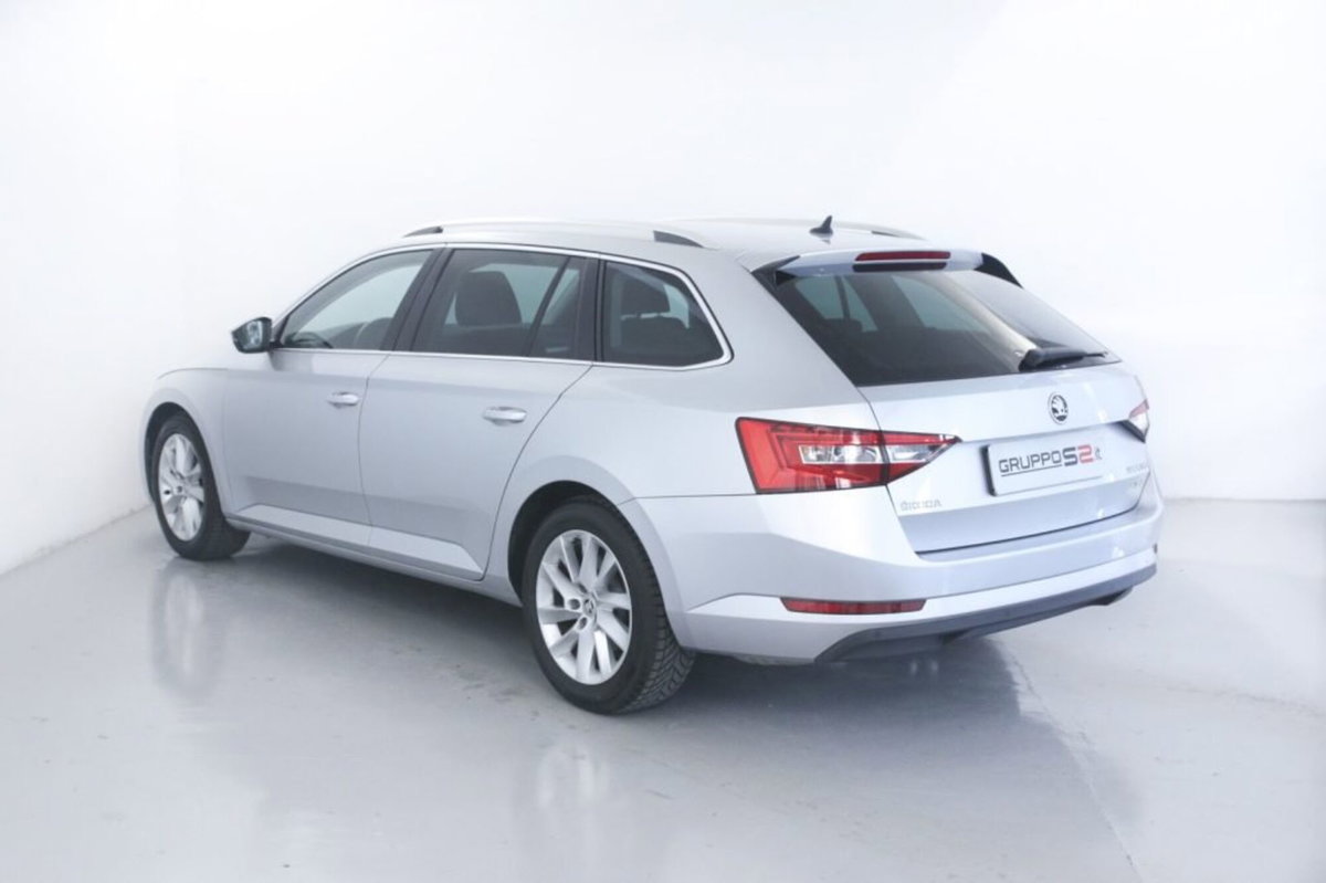 Skoda Superb Station Wagon 2.0 TDI 190 CV SCR DSG 4x4 Wagon Executive (6)