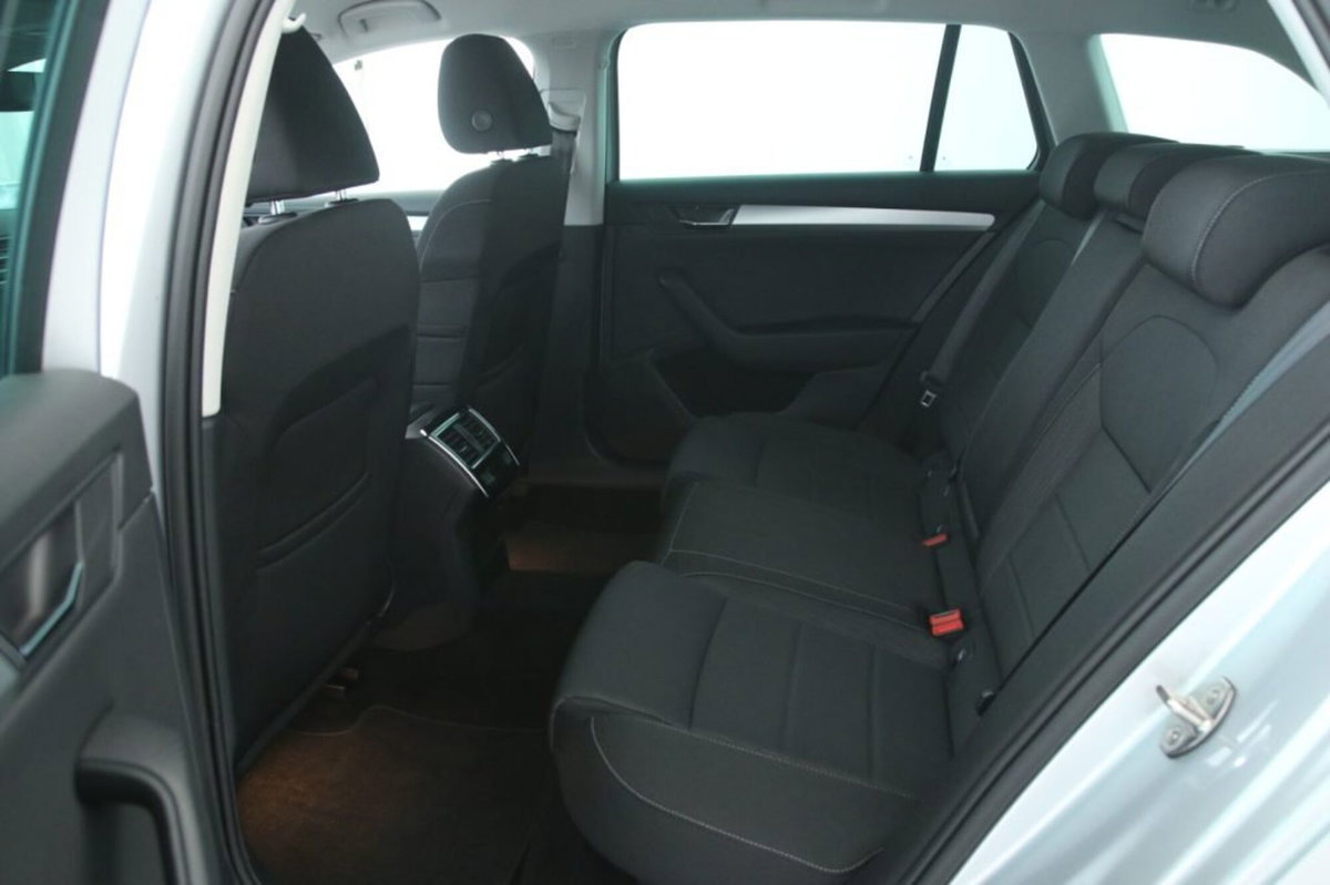 Skoda Superb Station Wagon 2.0 TDI 190 CV SCR DSG 4x4 Wagon Executive (8)