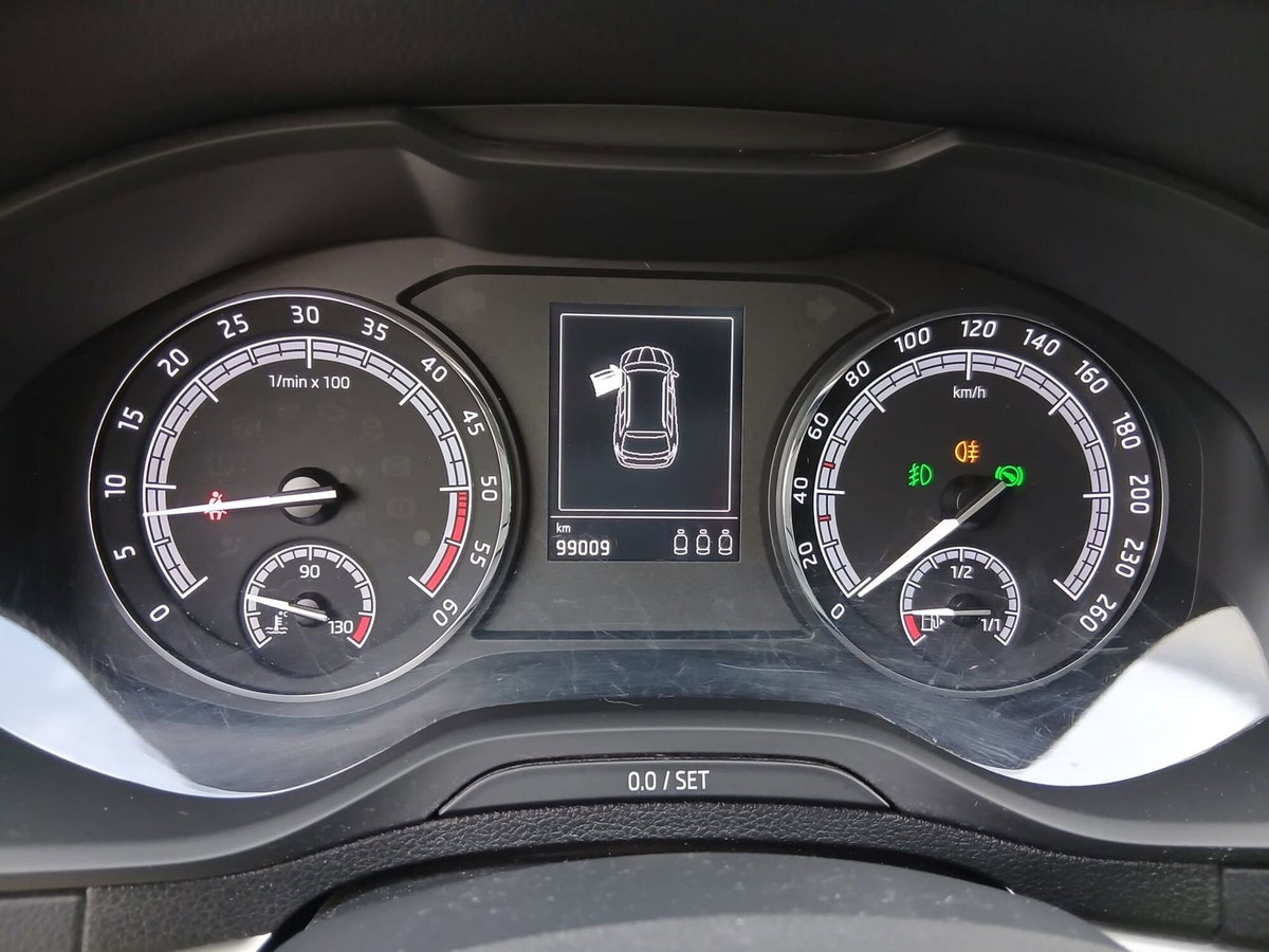 Skoda Karoq 2.0 TDI EVO SCR 4x4 DSG Style (14)
