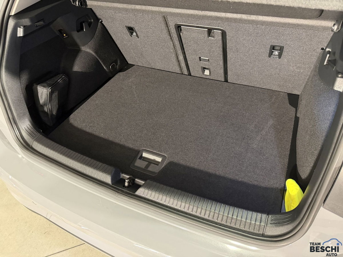 Volkswagen Golf 1.5 etsi 50 Years 150cv dsg (8)