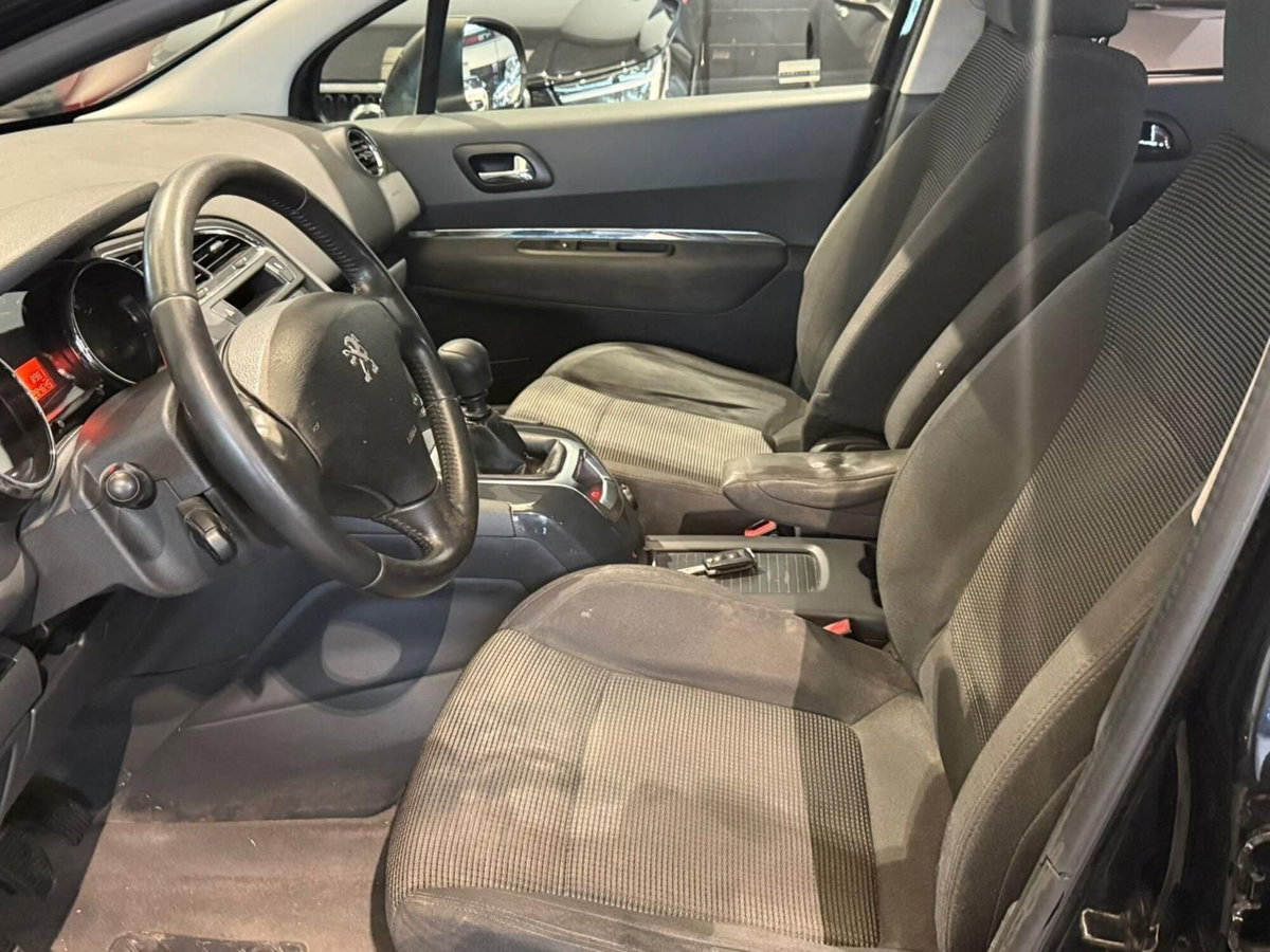 Peugeot 5008 1.6 HDi 115CV Business (5)
