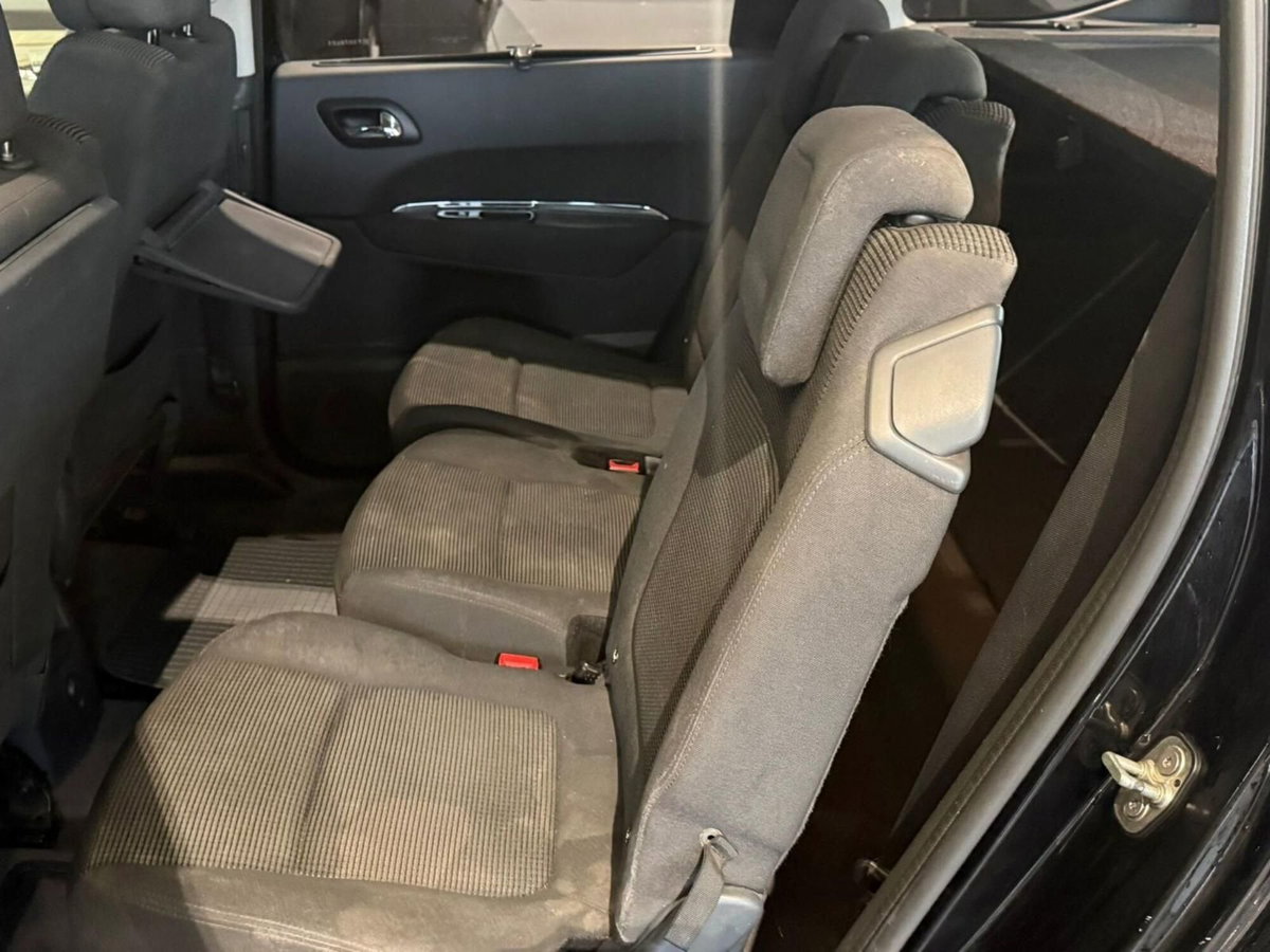 Peugeot 5008 1.6 HDi 115CV Business (6)