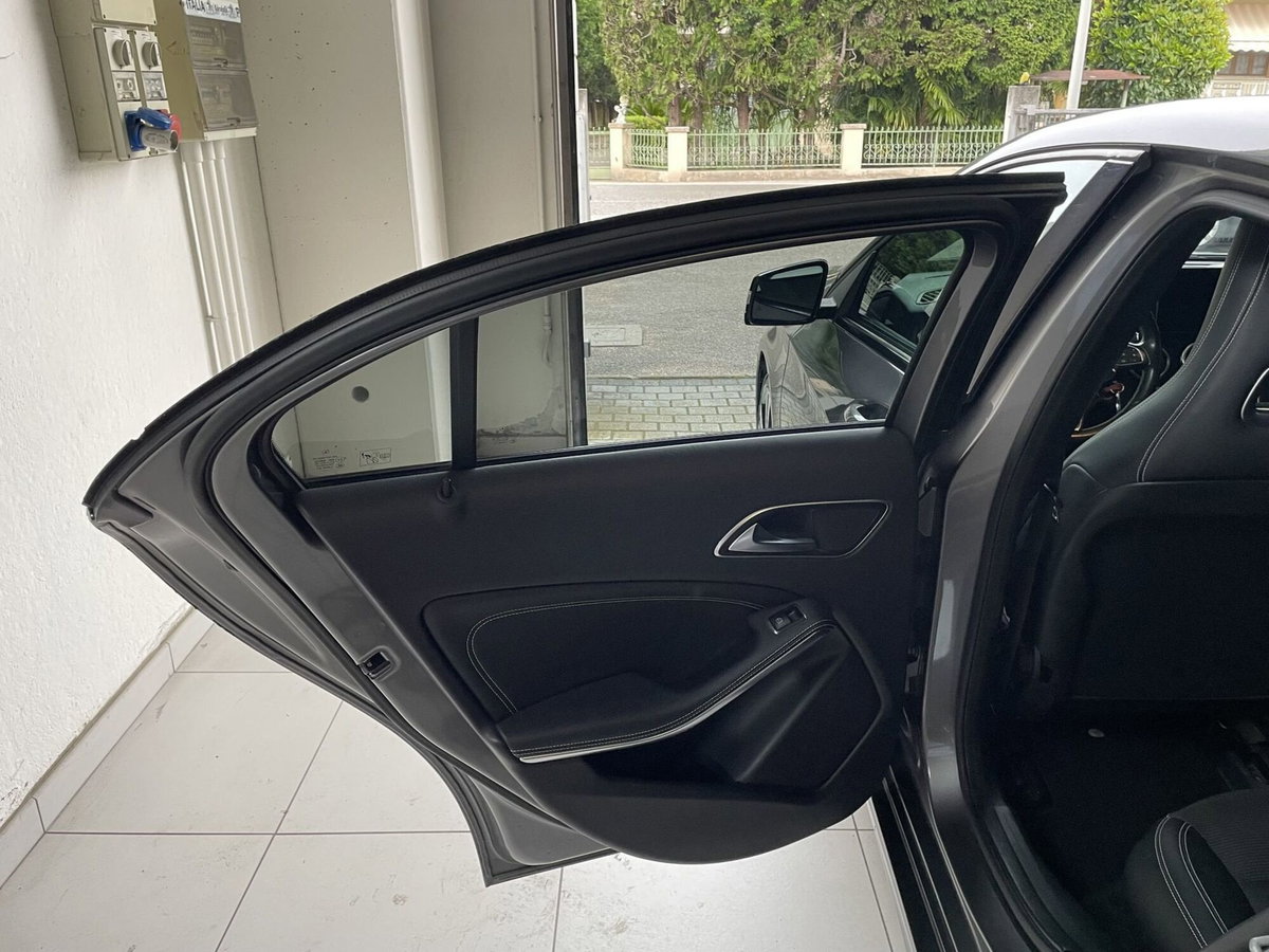 Mercedes-Benz Classe A 180 d Premium (11)
