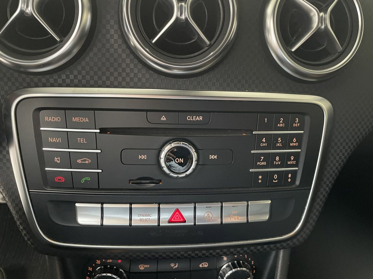 Mercedes-Benz Classe A 180 d Premium (19)