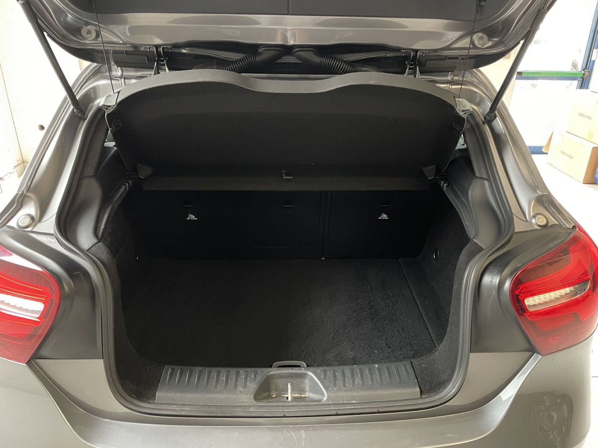 Mercedes-Benz Classe A 180 d Premium (7)