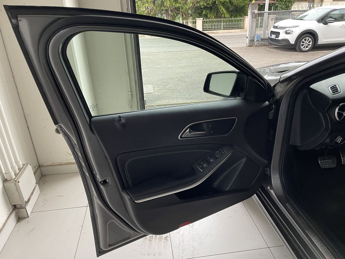 Mercedes-Benz Classe A 180 d Premium (9)
