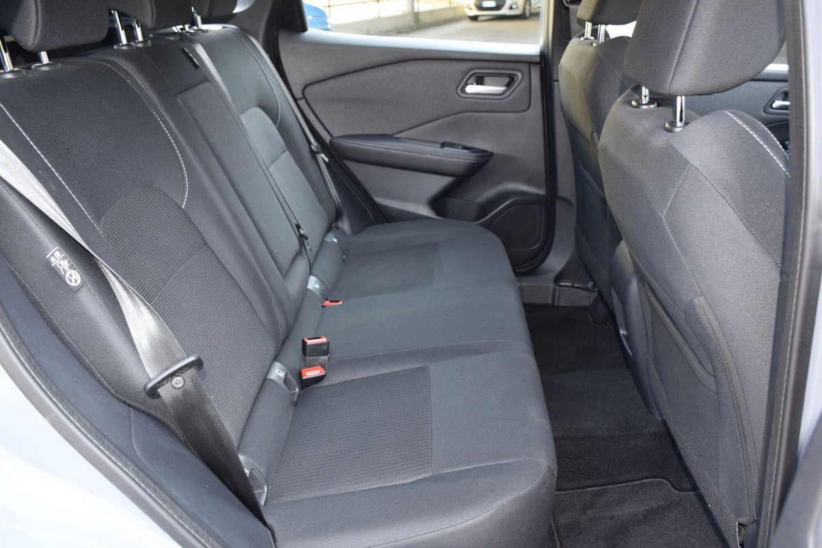 Nissan Qashqai 1.3 mhev Acenta 2wd 140cv (13)
