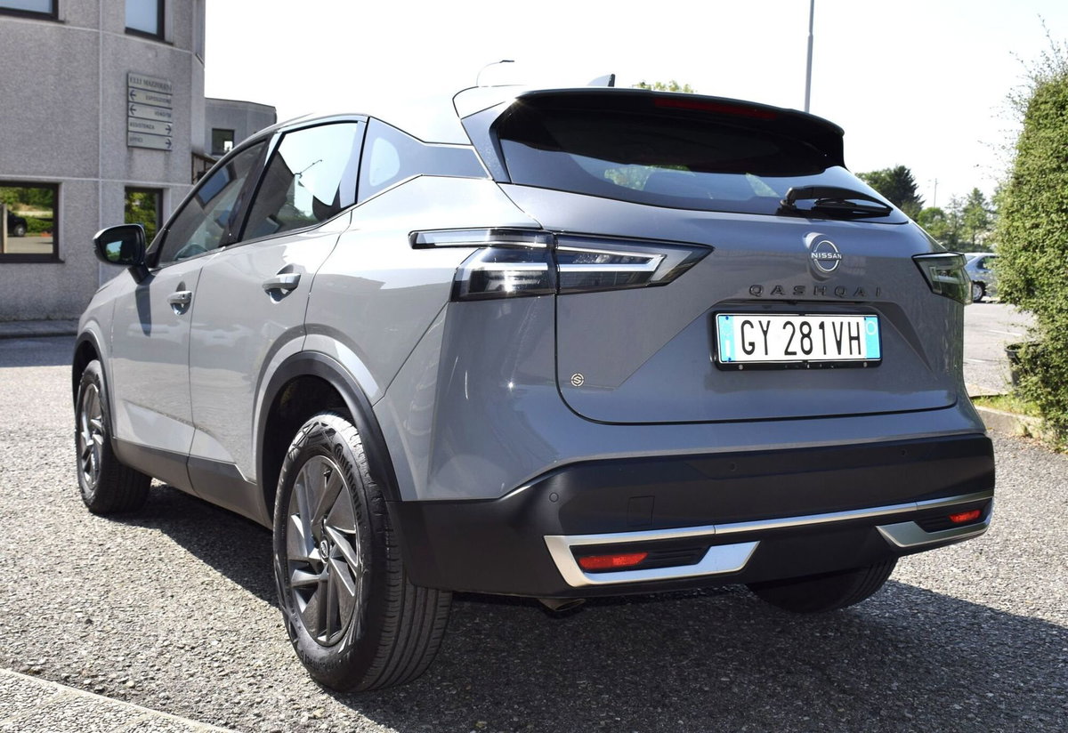 Nissan Qashqai 1.3 mhev Acenta 2wd 140cv (8)