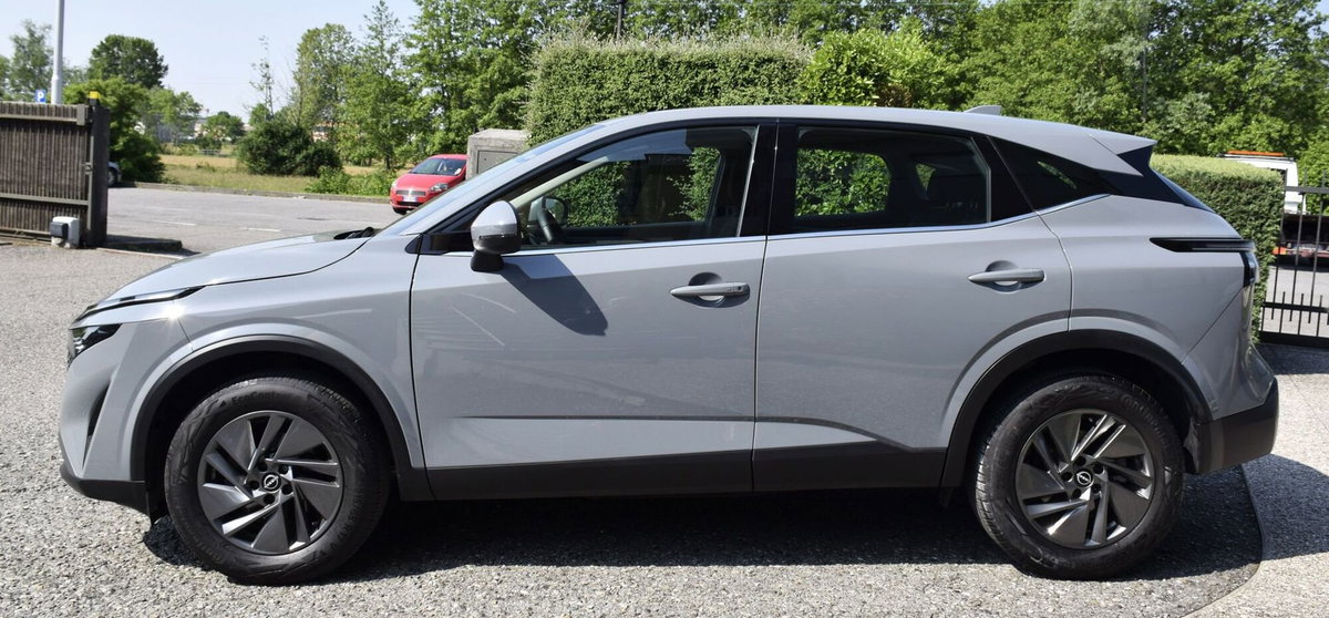 Nissan Qashqai 1.3 mhev Acenta 2wd 140cv (9)