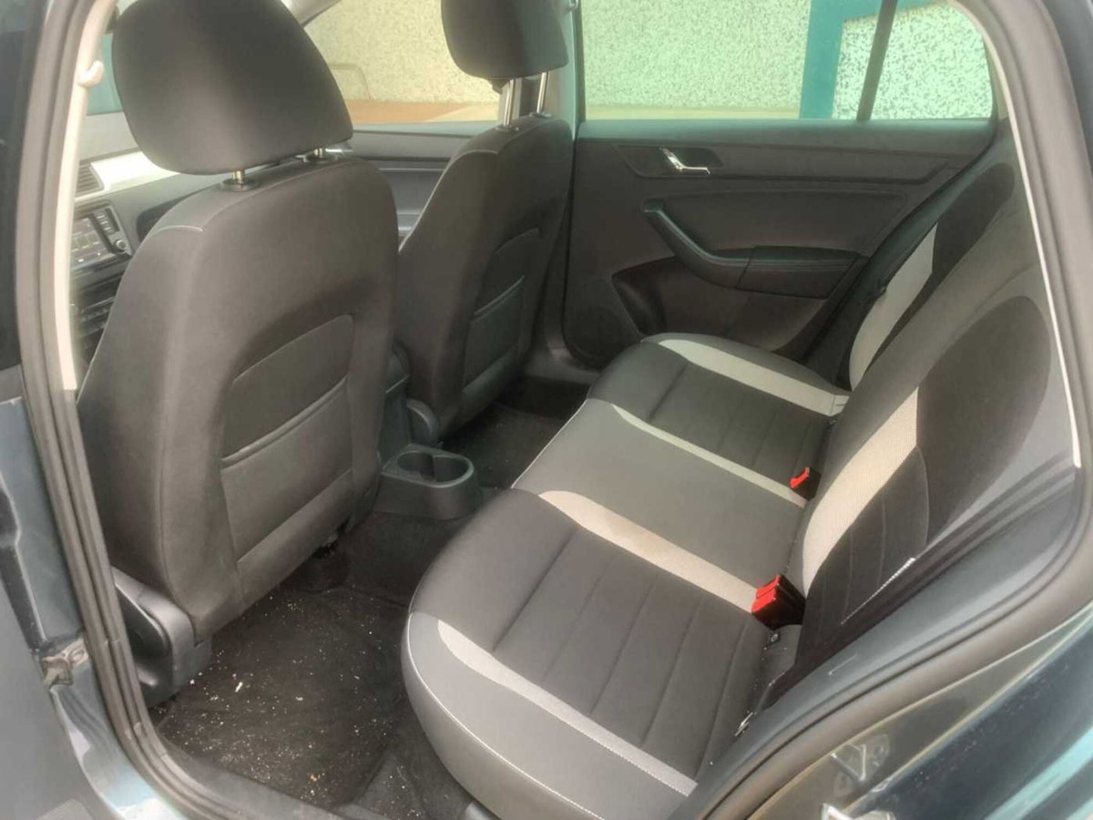 Skoda Rapid Spaceback TDI 90 CV Design Edition (10)