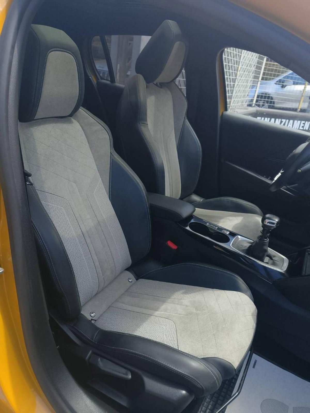 Peugeot 208 PureTech 130 Stop&Start EAT8 5 porte GT Line (9)