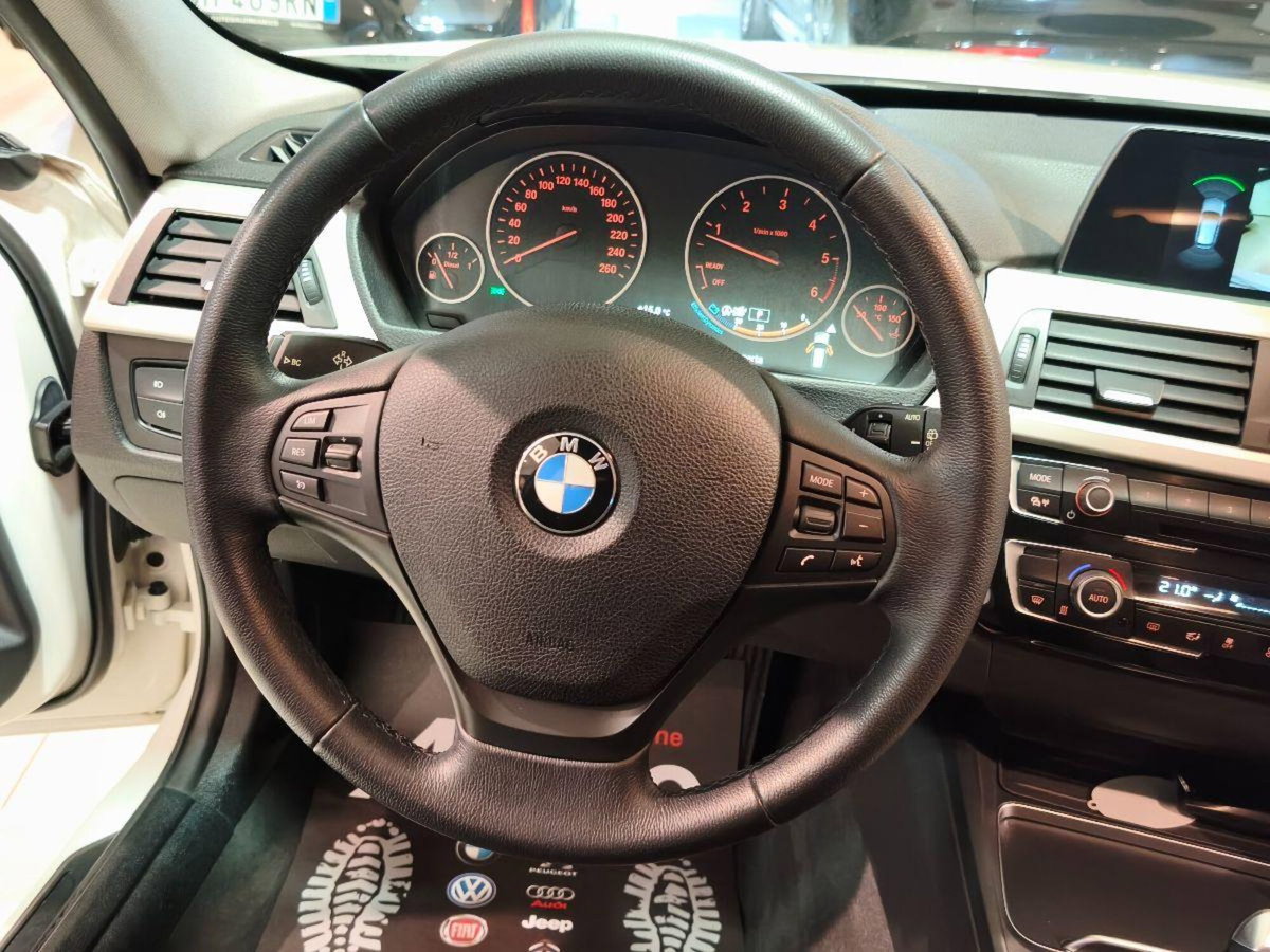 BMW Serie 3 Touring 320d (19)