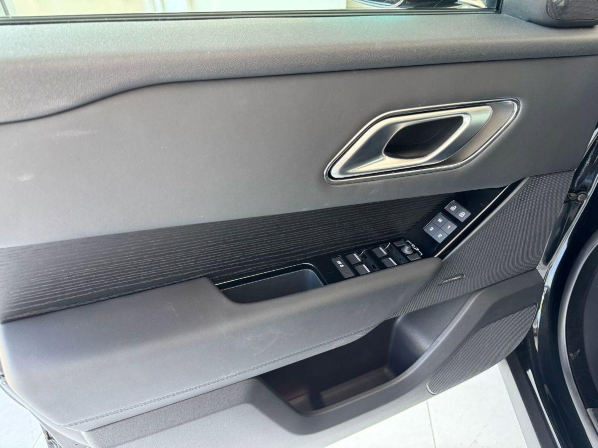 Land Rover Range Rover Velar 2.0D I4 204 CV (10)