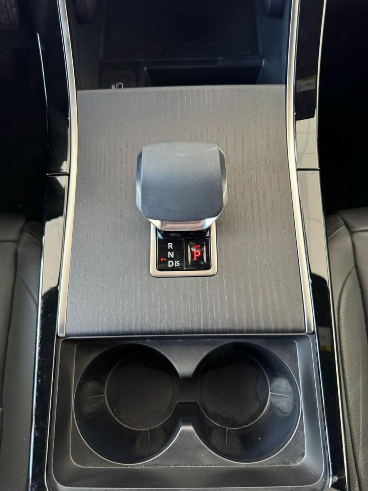 Land Rover Range Rover Velar 2.0D I4 204 CV (18)