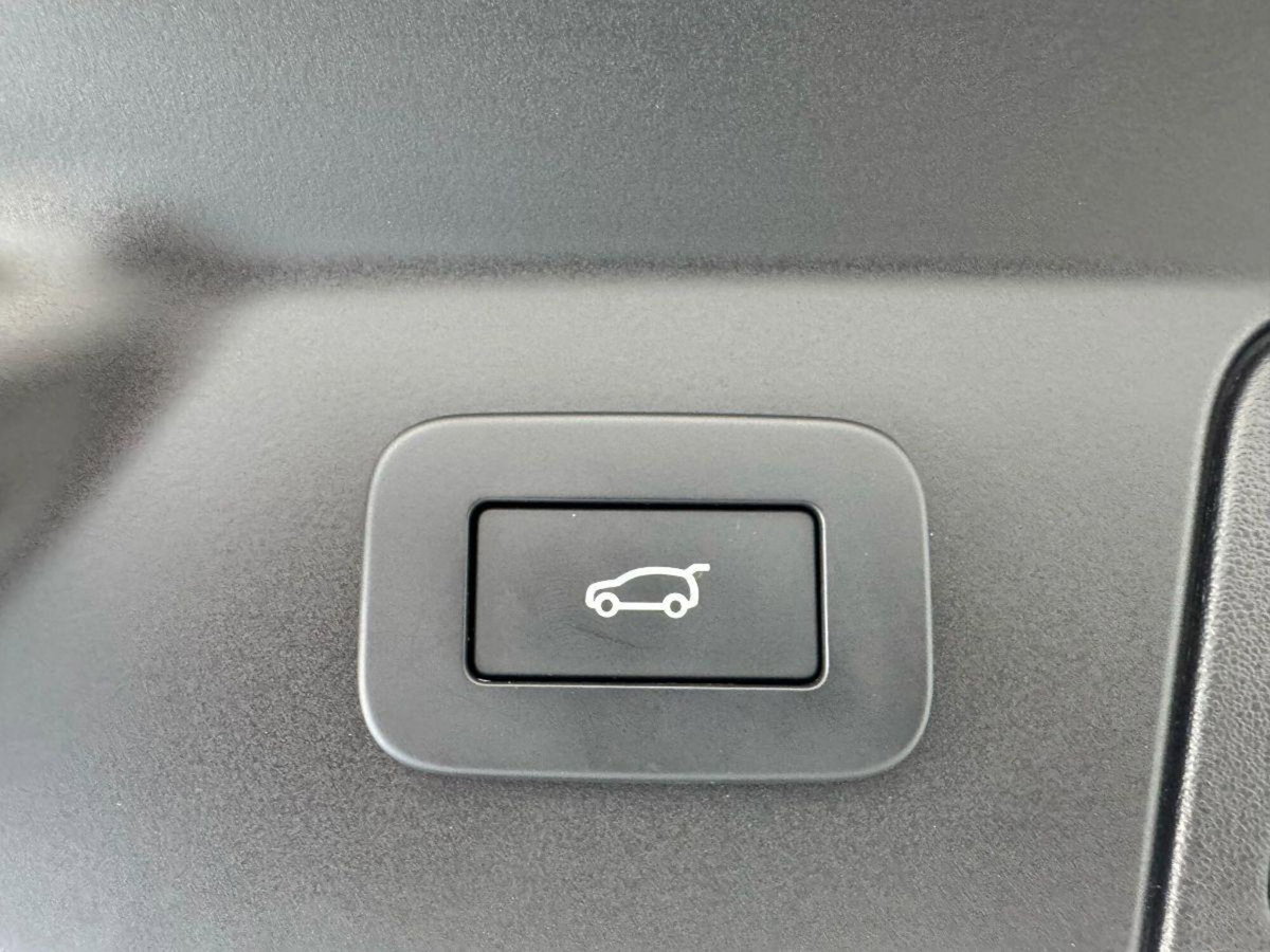 Land Rover Range Rover Velar 2.0D I4 204 CV (8)