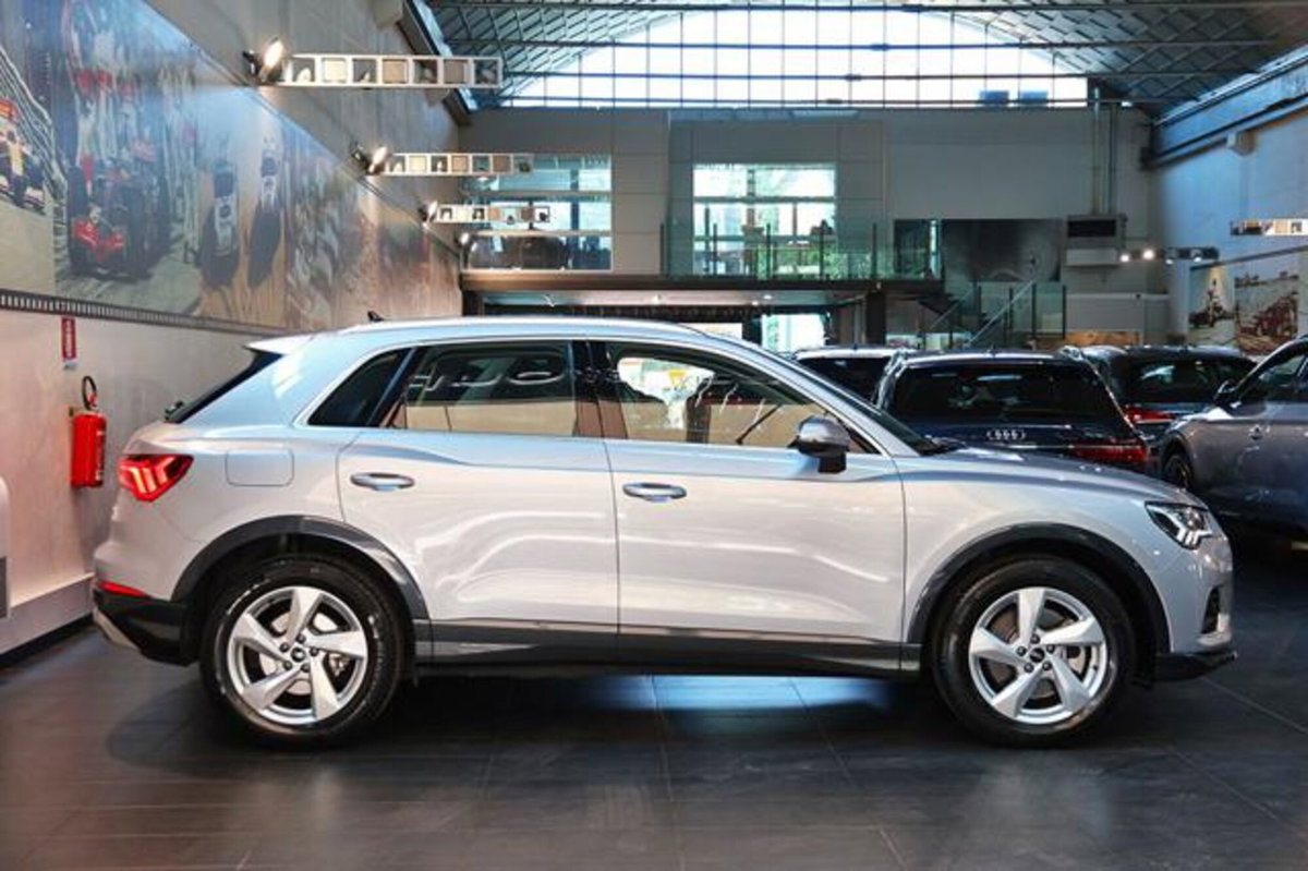 Audi Q3 40 2.0 tfsi Business Advanced quattro s-tronic (2)