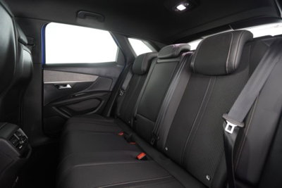 Peugeot 3008 BlueHDi 130 S&S EAT8 GT Pack (11)