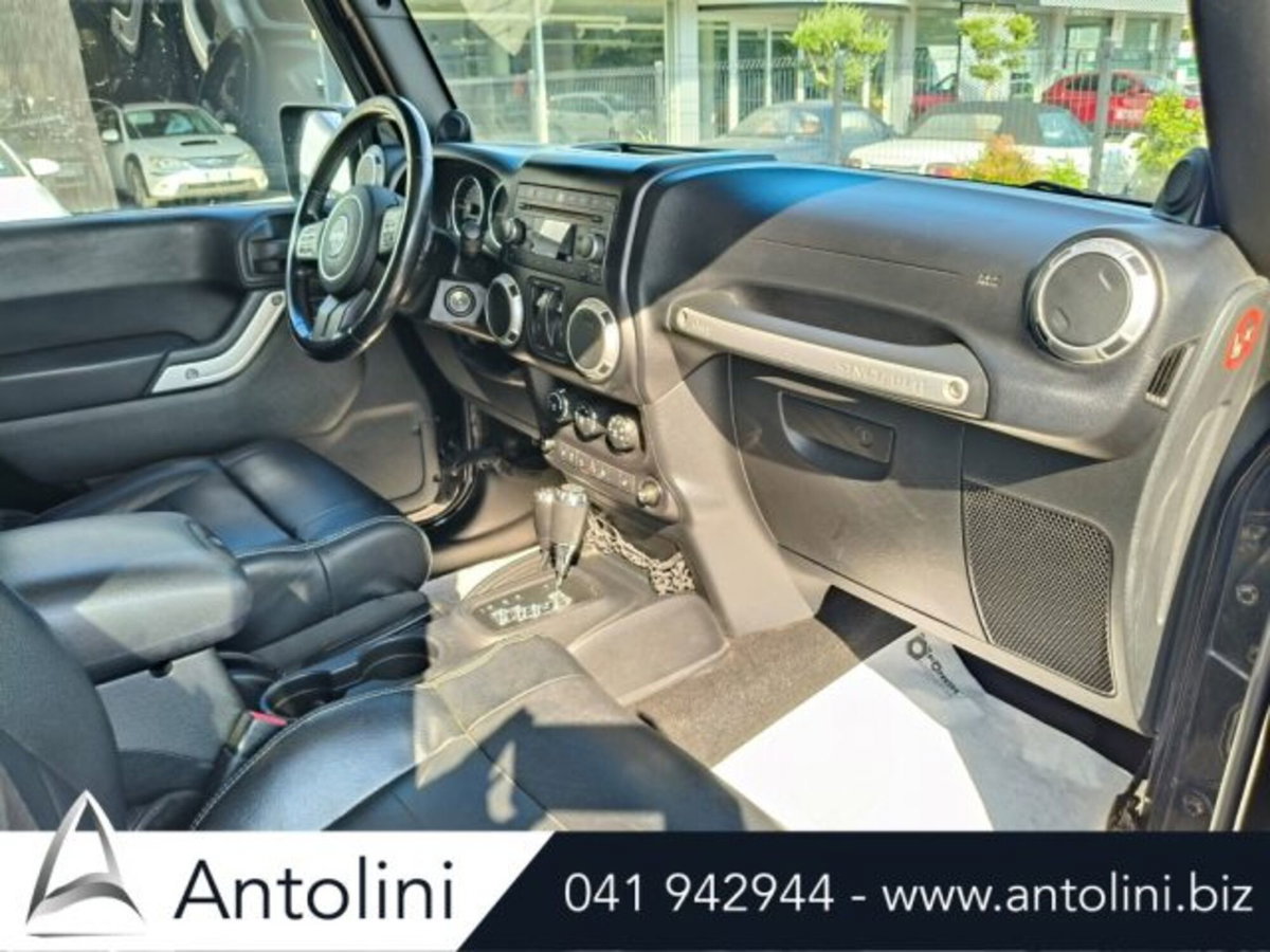 Jeep Wrangler 2.8 CRD DPF Sahara Auto (13)