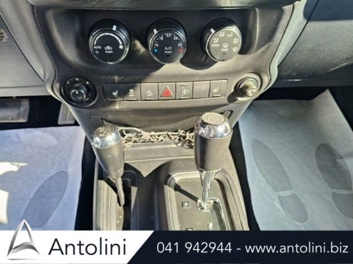 Jeep Wrangler 2.8 CRD DPF Sahara Auto (14)
