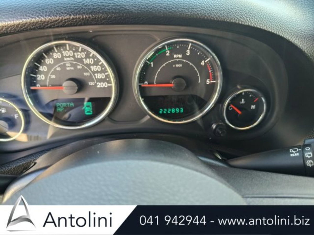 Jeep Wrangler 2.8 CRD DPF Sahara Auto (17)