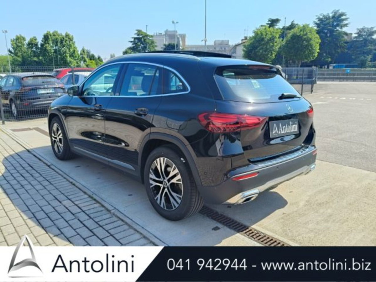 Mercedes-Benz GLA SUV 180 d Progressive Advanced auto (5)