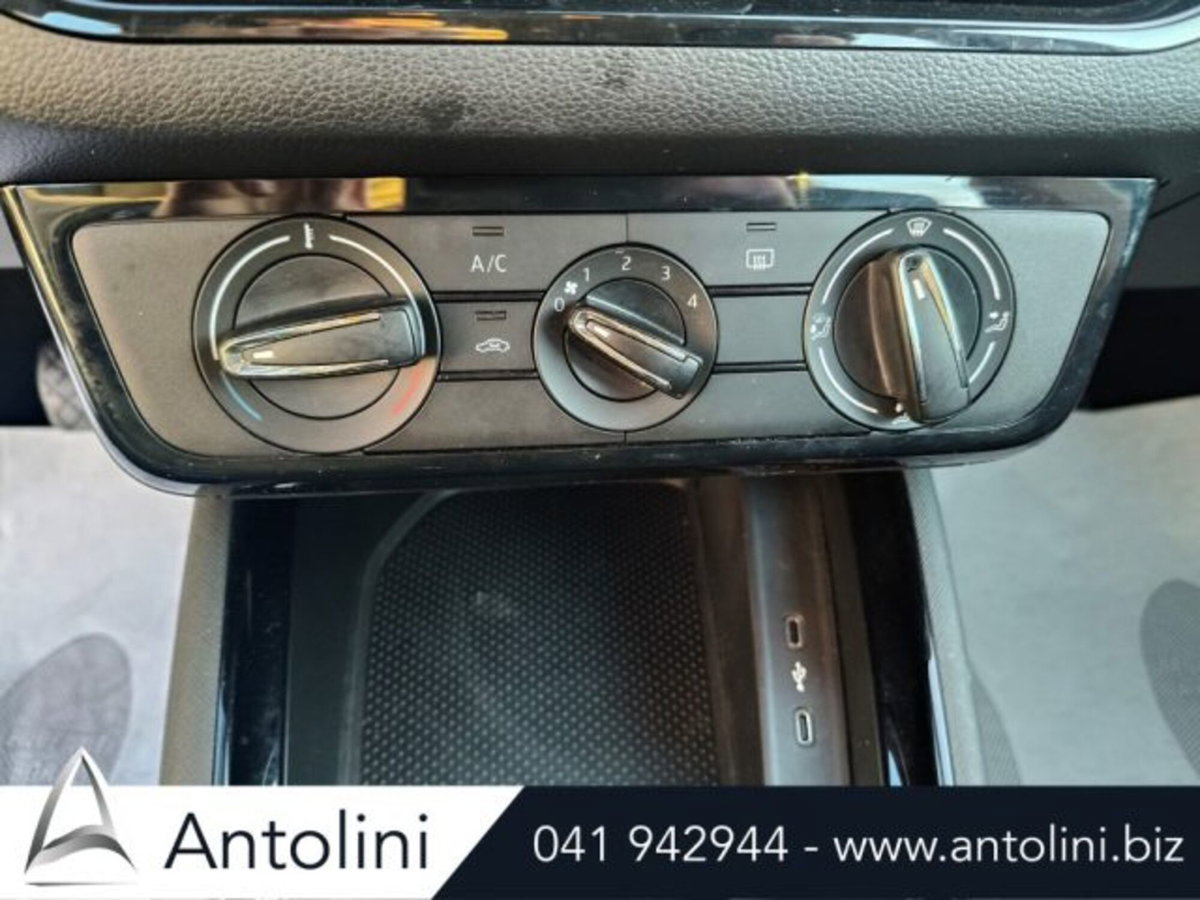 Skoda Kamiq 1.0 tsi Selection 95cv (16)