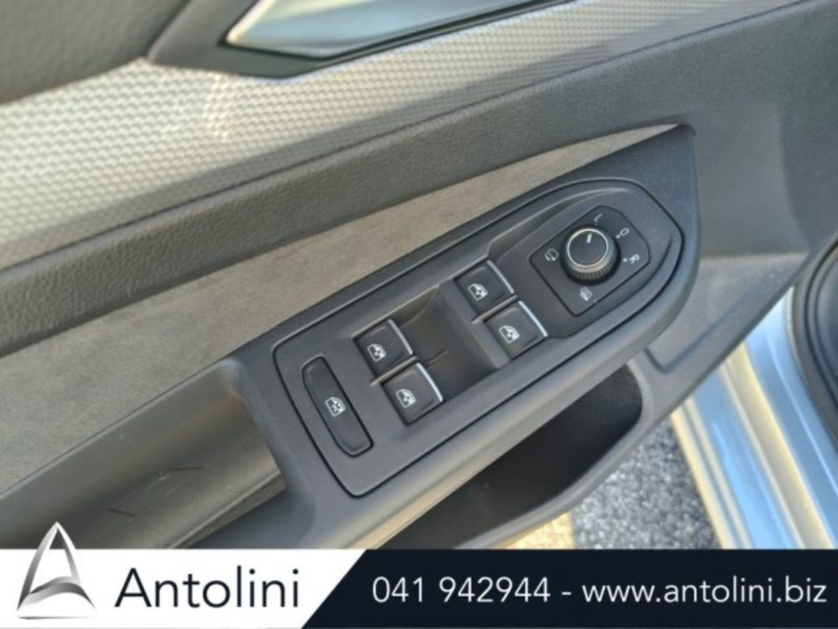 Volkswagen Golf 2.0 TDI 150 CV DSG SCR Style (8)