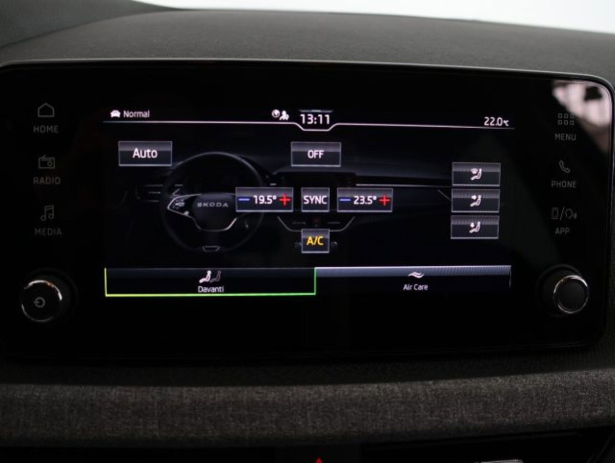 Skoda Kamiq 1.0 tsi Selection 115cv dsg (17)