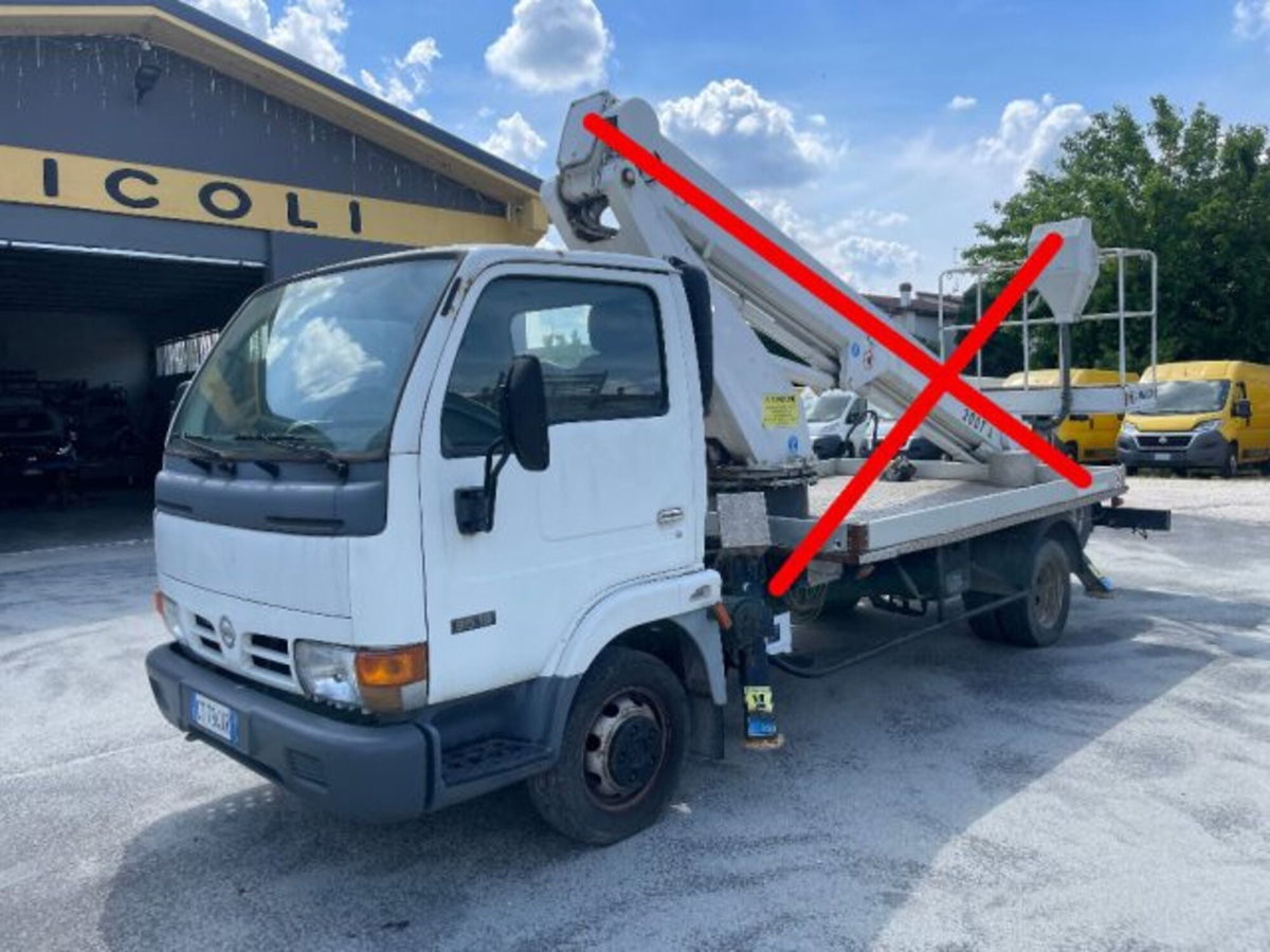 Nissan Cabstar 35.10 3.0 Tdi PC-RG Cabinato L (2)