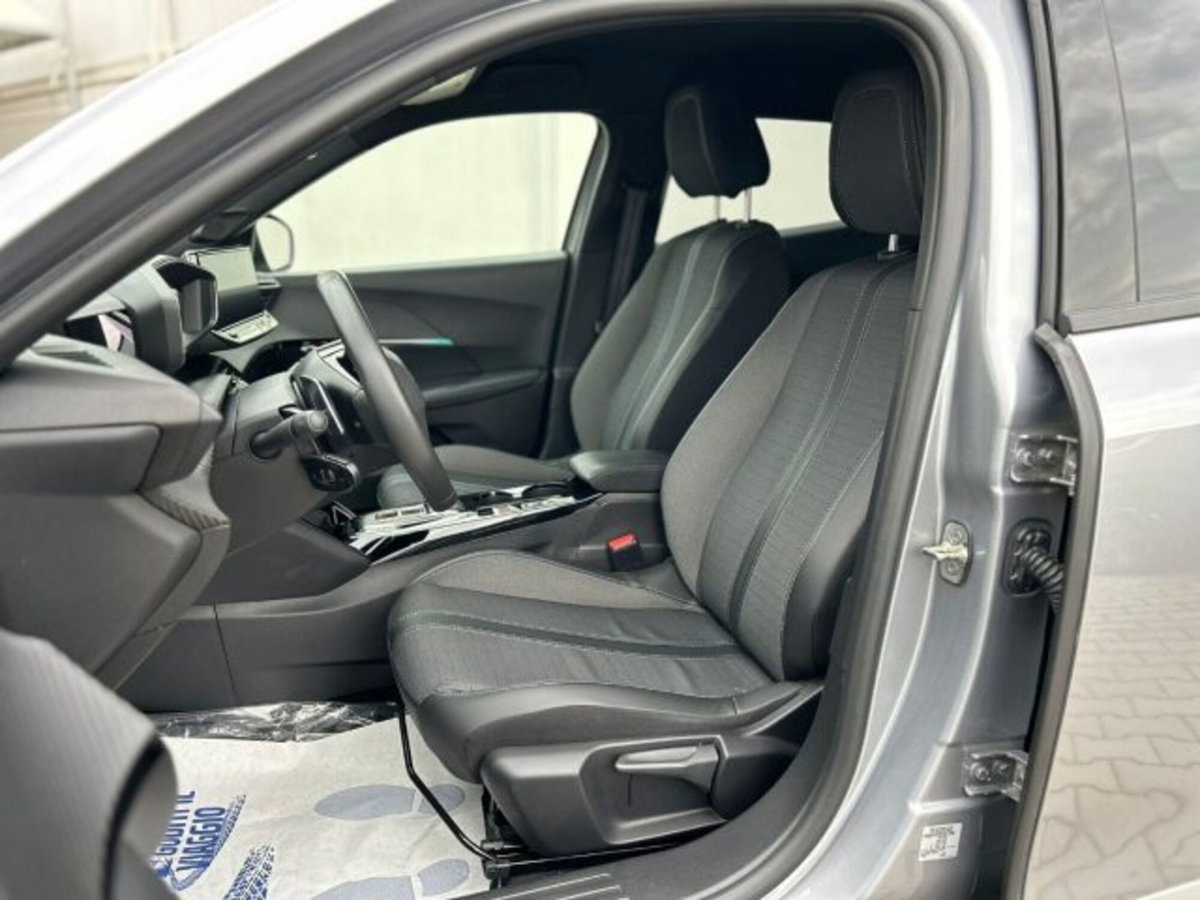 Peugeot 2008 BlueHDi 130 S&S EAT8 Allure Pack (14)