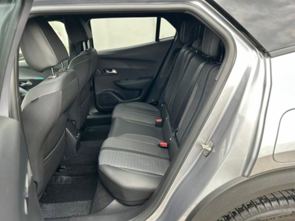 Peugeot 2008 BlueHDi 130 S&S EAT8 Allure Pack (16)