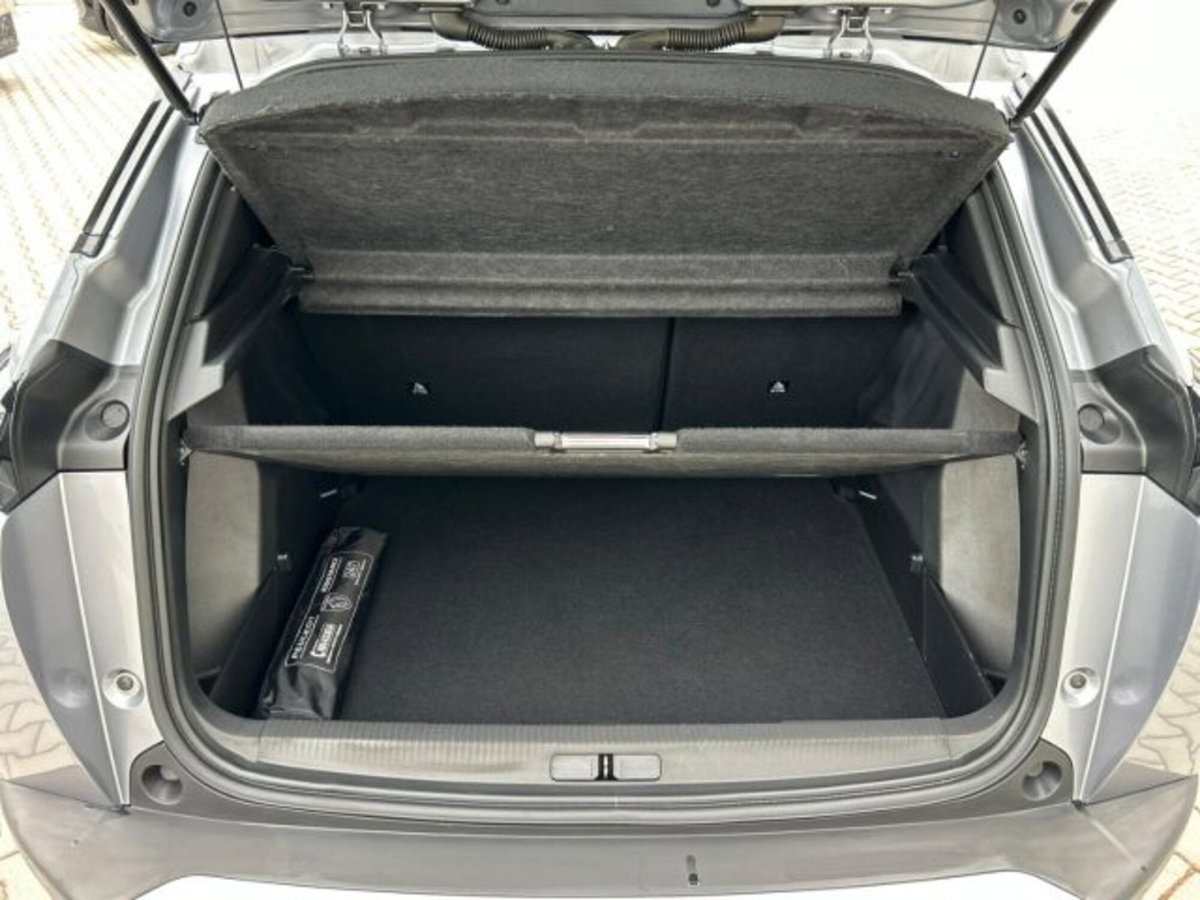 Peugeot 2008 BlueHDi 130 S&S EAT8 Allure Pack (17)