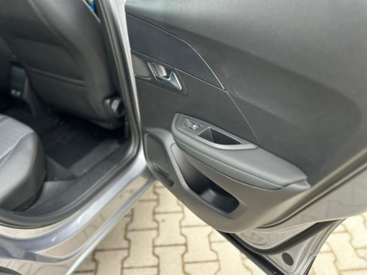 Peugeot 2008 BlueHDi 130 S&S EAT8 Allure Pack (18)