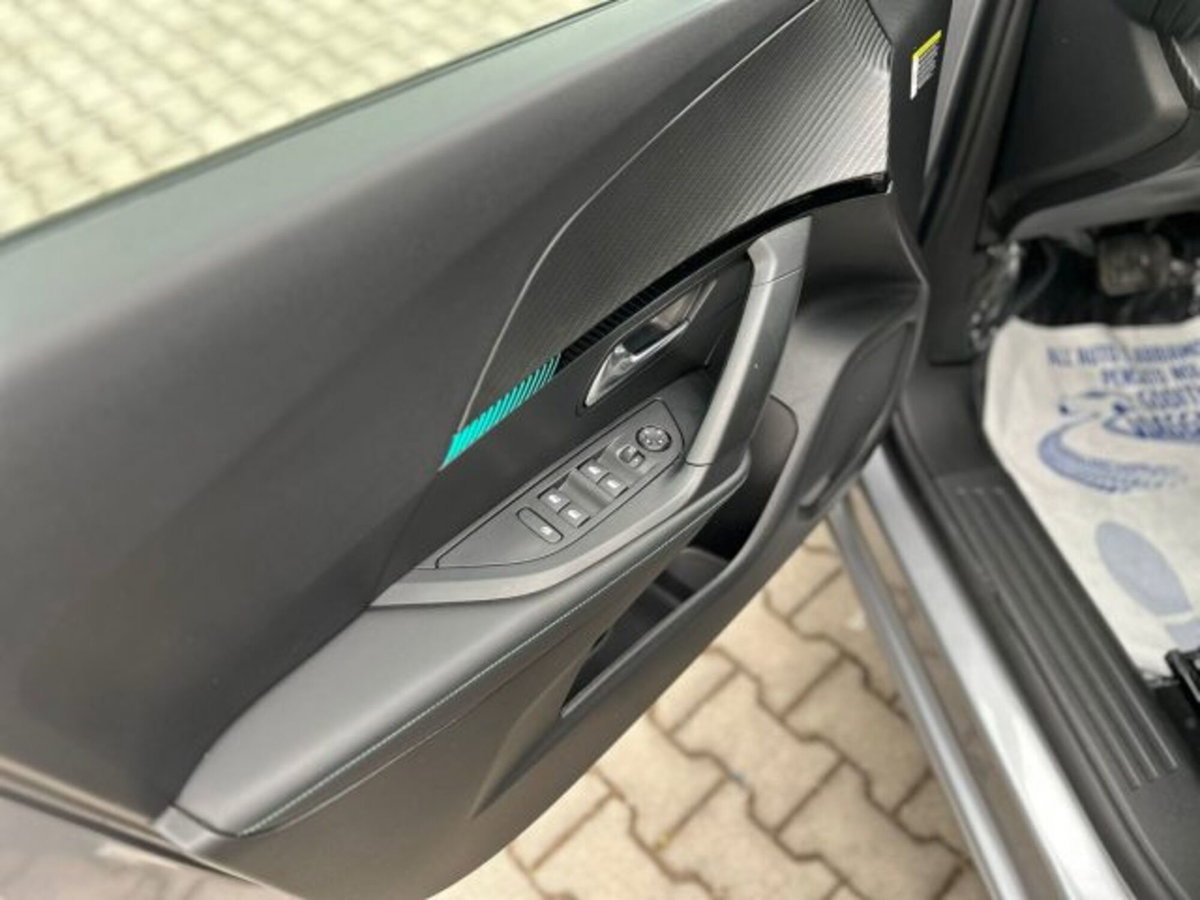 Peugeot 2008 BlueHDi 130 S&S EAT8 Allure Pack (7)