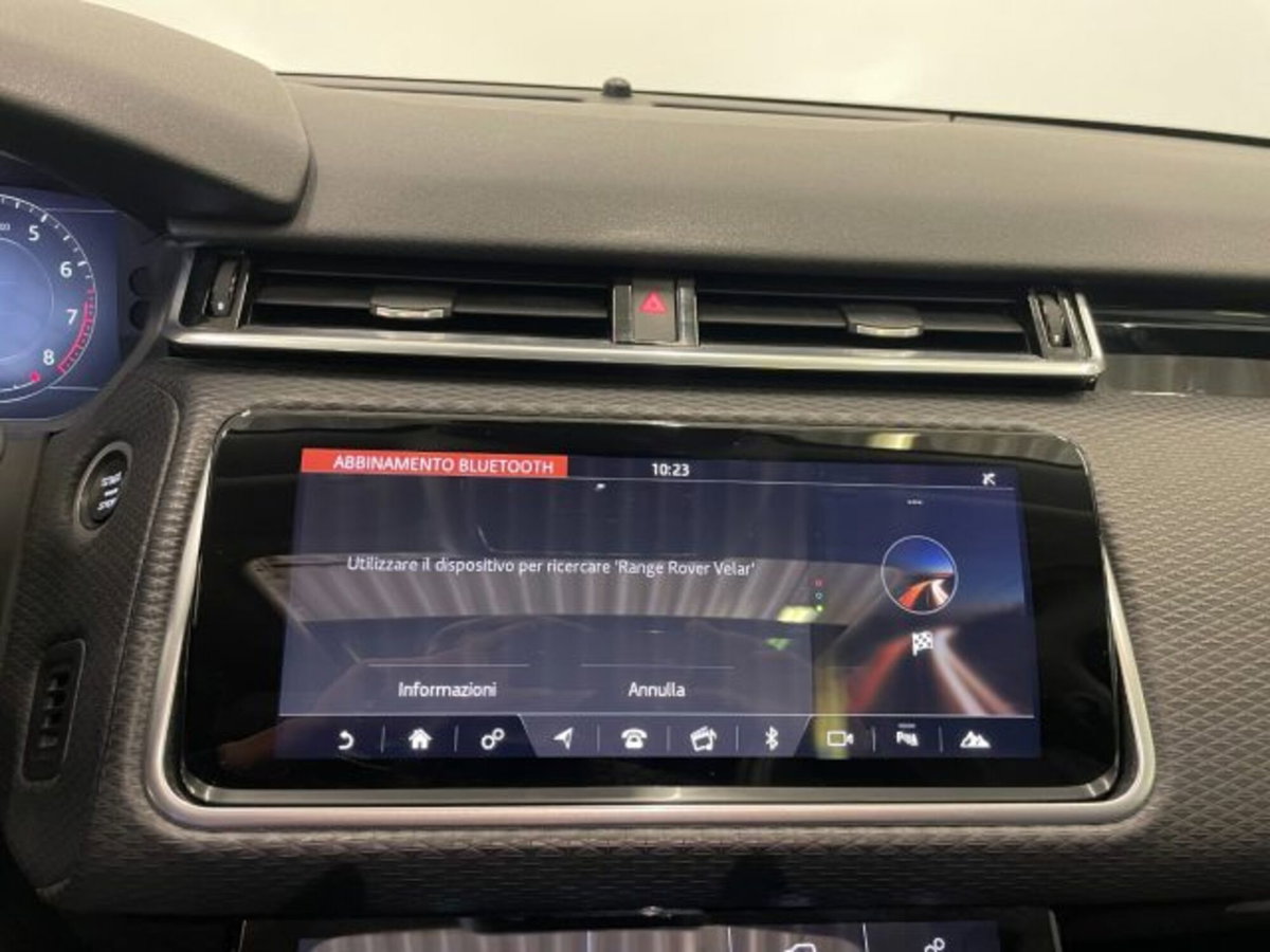Land Rover Range Rover Velar 2.0 Si4 250 CV (12)