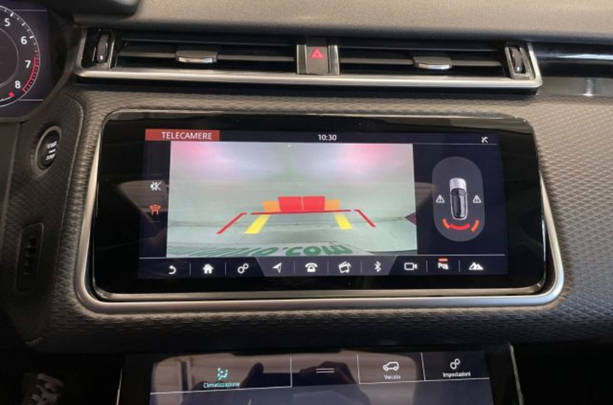 Land Rover Range Rover Velar 2.0 Si4 250 CV (14)