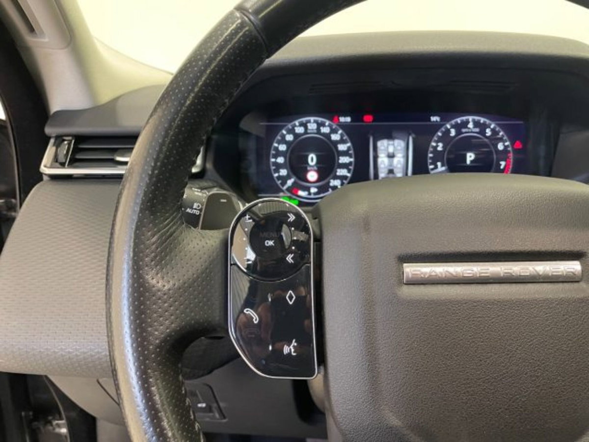 Land Rover Range Rover Velar 2.0 Si4 250 CV (17)