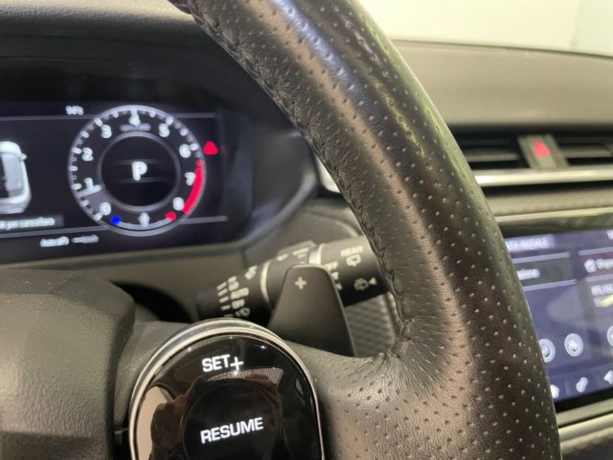 Land Rover Range Rover Velar 2.0 Si4 250 CV (19)