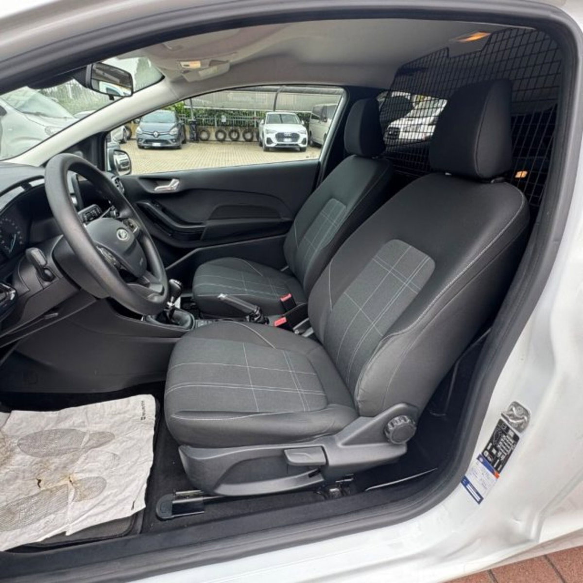 Ford Fiesta 1.5 TDCi 85 CV 3 porte  Business (9)