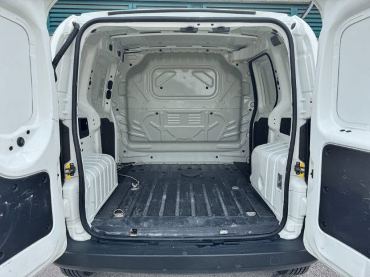 Fiat Fiorino 1.3 MJT 75CV Combi Semi (13)