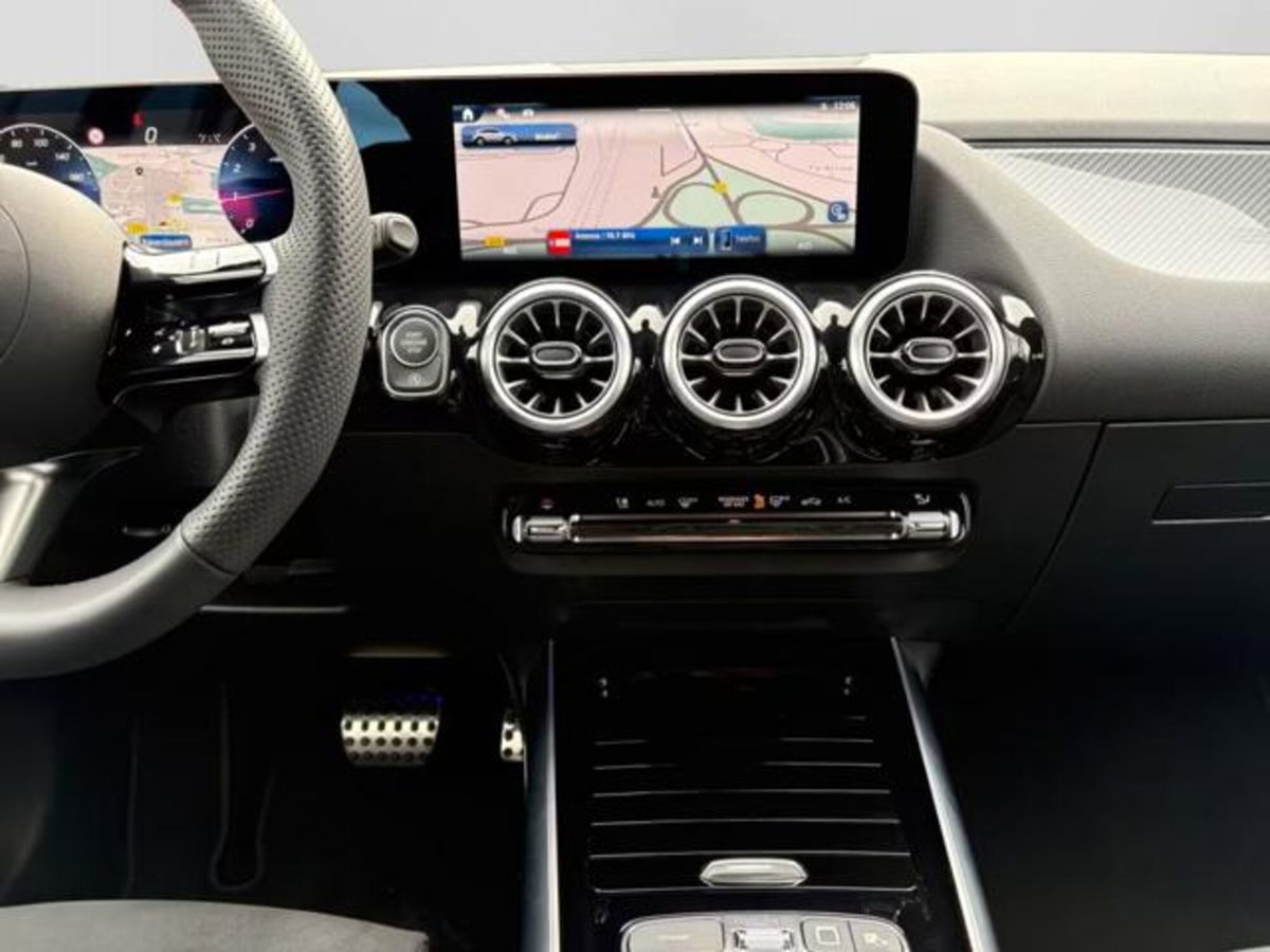 Mercedes-Benz GLA SUV 180 Automatic Premium (11)